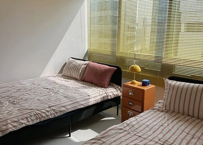 Latte Chacha - 1 Min Walk To Hongdae Station - Free Luggage Storage