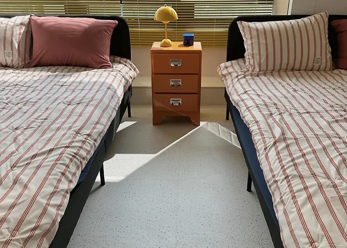 Latte Chacha - 1 Min Walk To Hongdae Station - Free Luggage Storage *