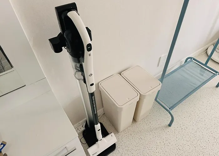 Latte Chacha - 1 Min Walk To Hongdae Station - Free Luggage Storage *