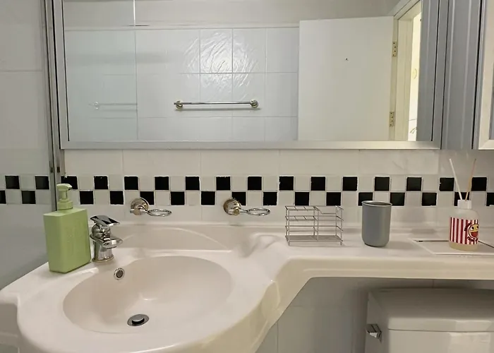 Latte Chacha - 1 Min Walk To Hongdae Station - Free Luggage Storage